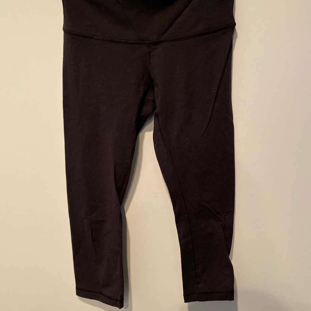 Lulu Lemon black cropped leggings - Picture 2 of 2